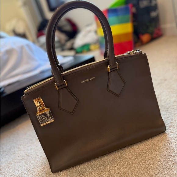 Authentic Michael Kors Handbag - Picture 2 of 9